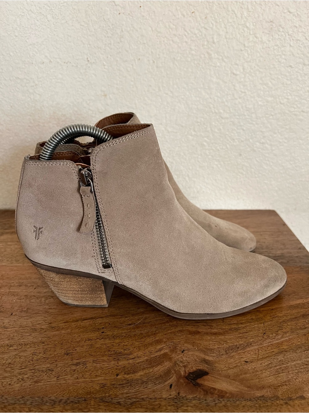 Frye SuedeTan Bootiez Boots Size 8M